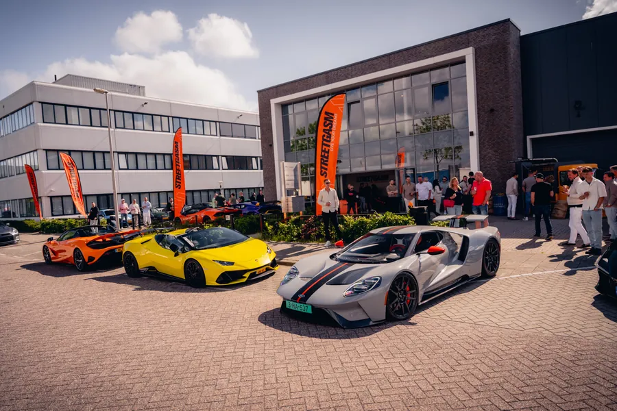 Sportwagens op een evenement van Streetgasm